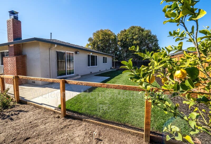 Pleasanton House: 4151 Francisco Street