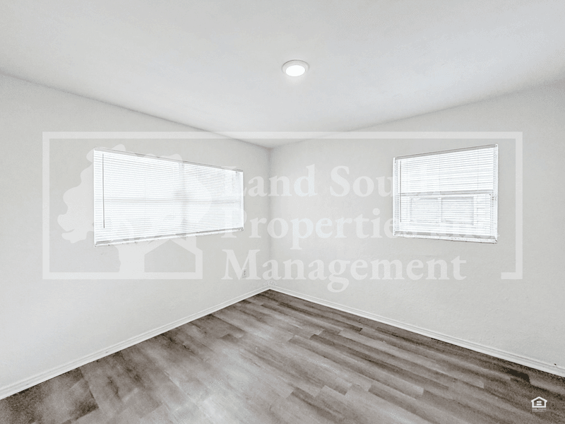Lakeland House: 2152 Colonial Avenue