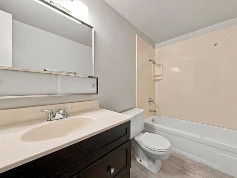 Kennewick Condo: 1501 W. 14th Ave.