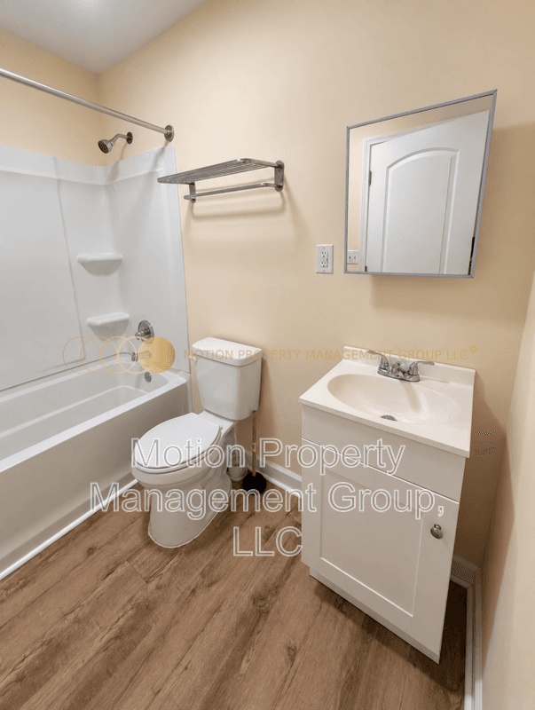 Fort Valley House: 403 Vienna St