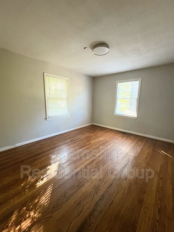 Center Point House: 1373 5th Place Northwest