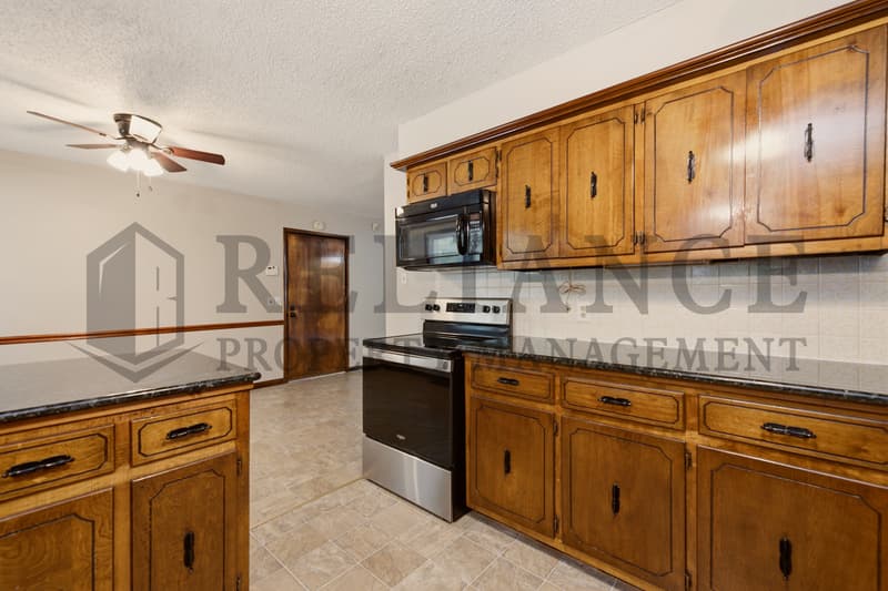 Haysville House: 428 Peach Tree Lane