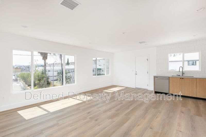 Los Angeles Condo: 5358 Loma Linda Ave