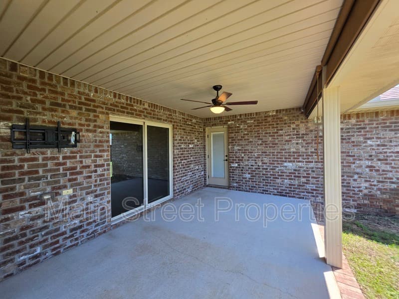 Milton House: 8839 Longmont Way
