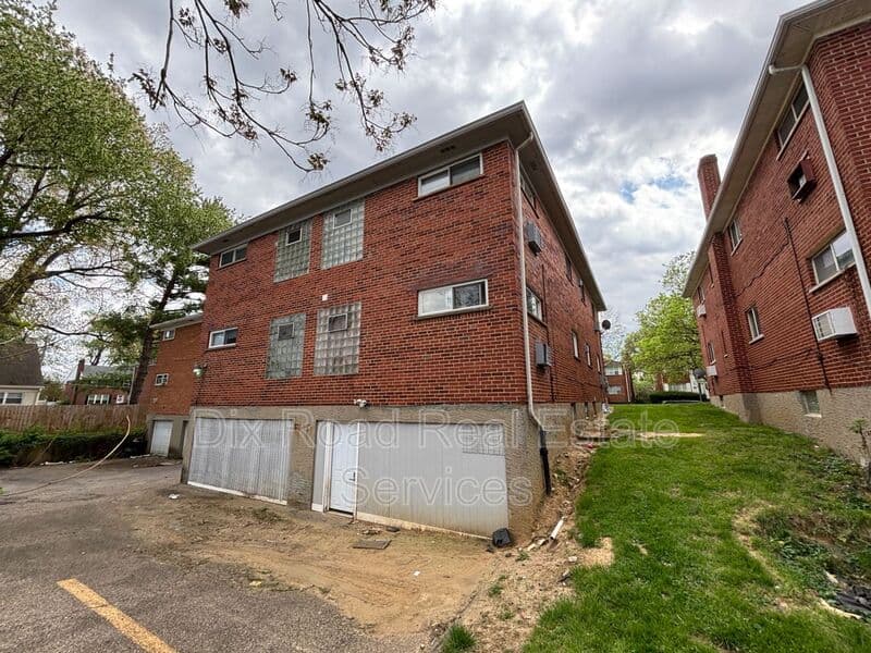 Cincinnati House: 1616 Pelham Place