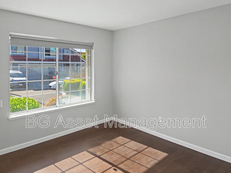 Richmond House: 3351 Parkgate Court