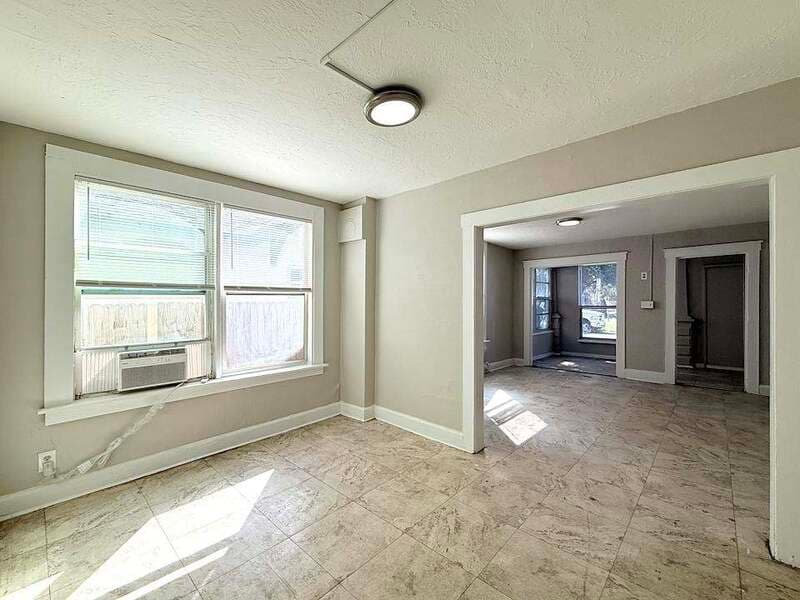 St. Petersburg House: 975 13th Avenue South