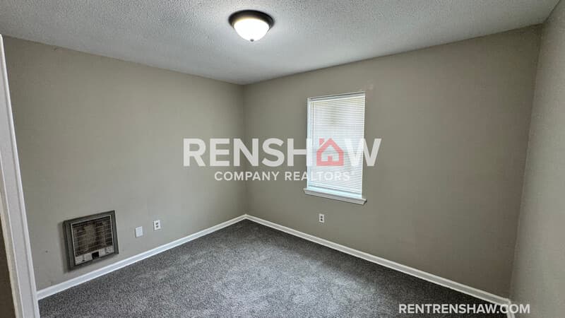 Munford House: 367 Navy Dr
