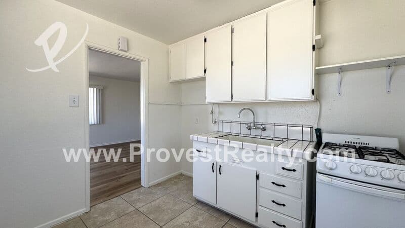 Apple Valley House: 18687 Highway 18