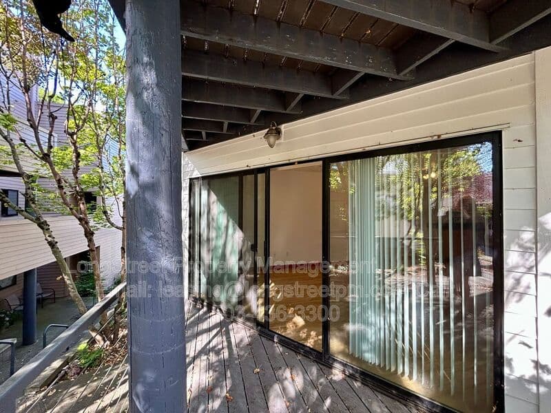 Portland Condo: 720 NW Naito Pkwy D22