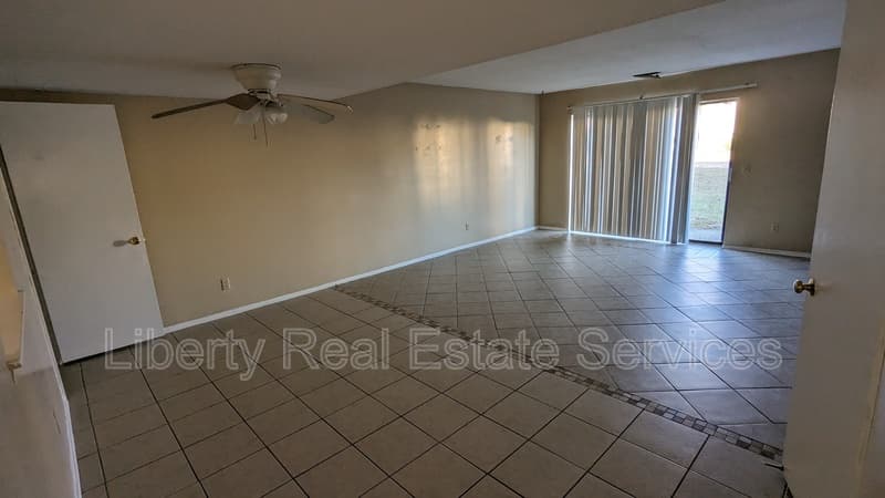 Hinesville Condo: 727 S Main St