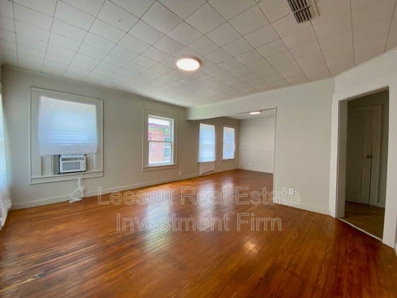 Shreveport House: 1416 Natalie Street