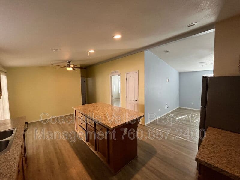 Desert Hot Springs House: 15300 Palm Dr