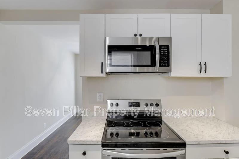 Columbus House: 522 Ryan Ave