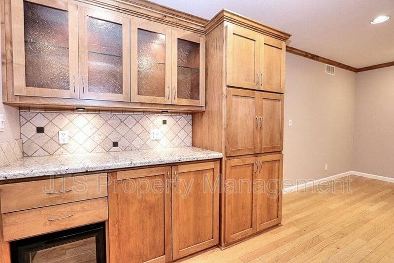Fair Oaks House: 8520 Emperor Drive