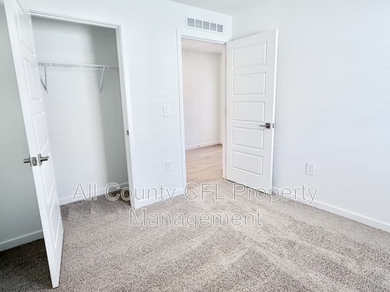 Lady Lake House: 219 Skyfield Court