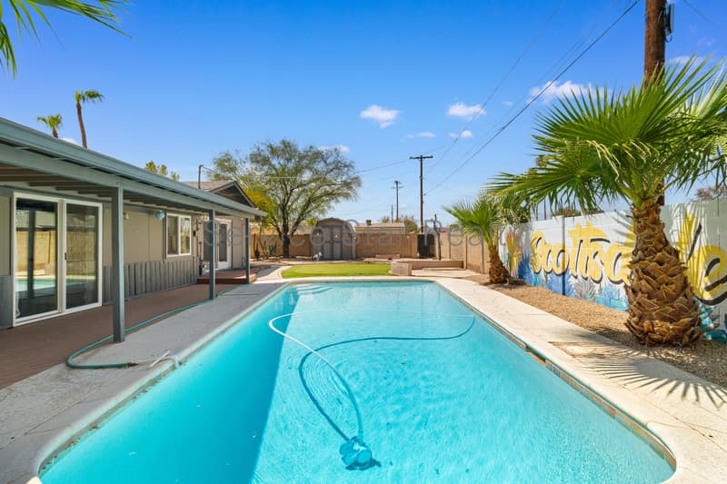 Scottsdale House: 8610 E Oak St