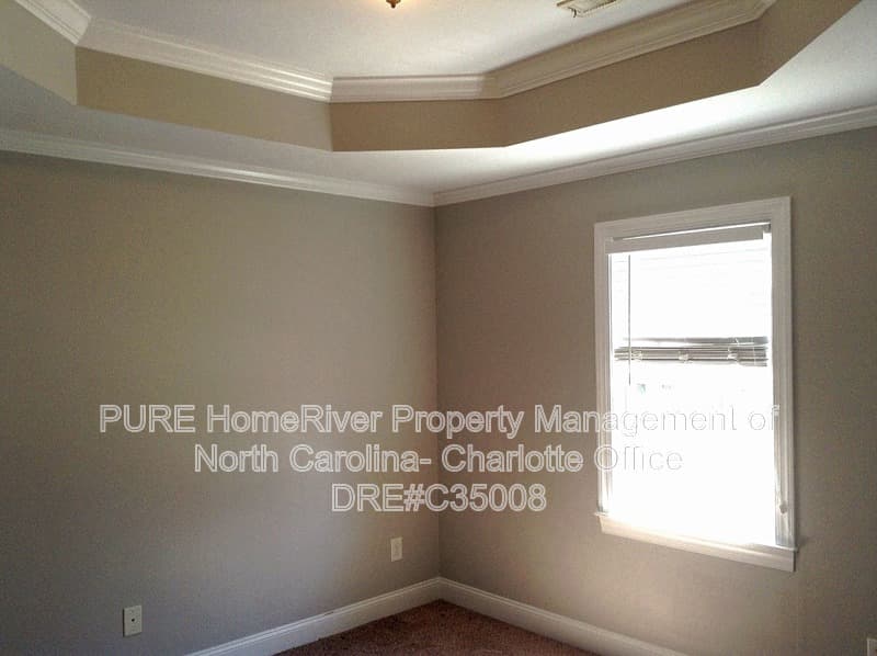 Winston Salem House: 3181 Ridgeback Dr