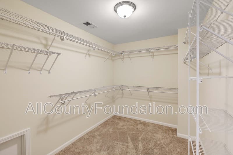 Summerville House: 431 Flat Rock Ln