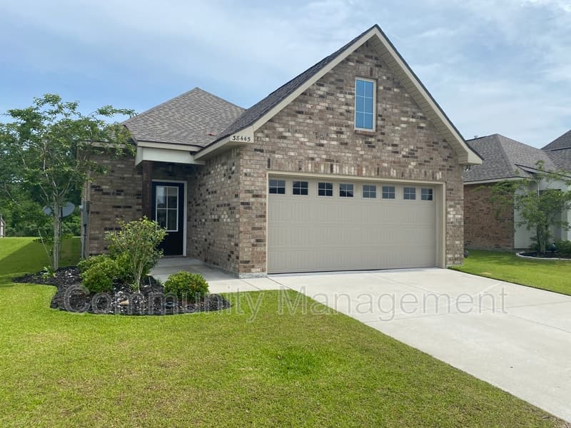 Prairieville House: 38445 Brown Rd