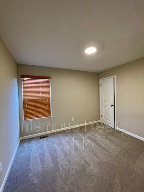Sunbury House: 7311 Blackwell Dr