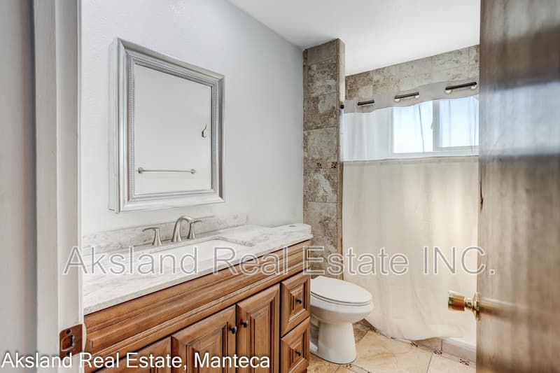 Manteca House: 14909 Pueblo Drive