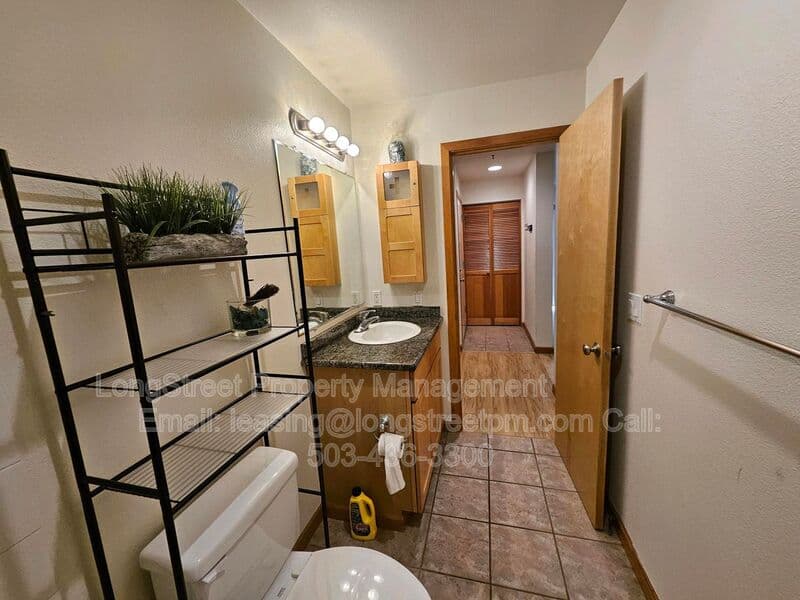 Portland Condo: 720 NW Naito Pkwy D22