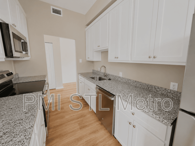 St. Louis Condo: 3672 Russell Blvd