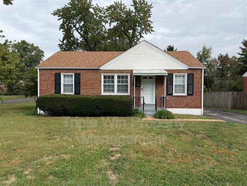 FLORISSANT House: 1150 S NEW FLORISSANT RD