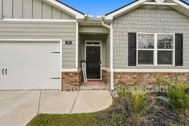 Grovetown House: 715 Hollis Ave
