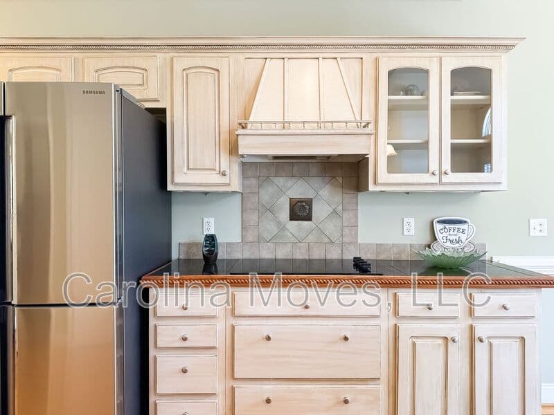 Duncan House: 745 Charleston Place