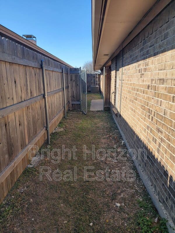 Fort Worth House: 6435 Brookhaven Trail