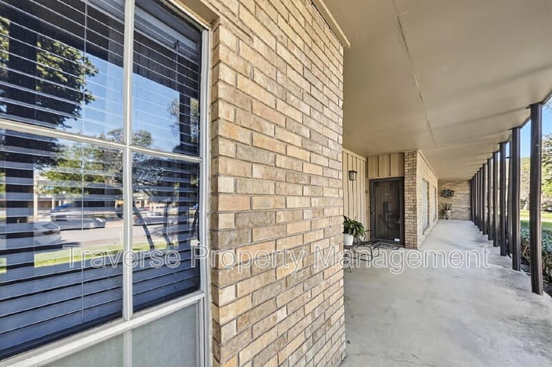 Fort Worth Condo: 4312 Bellaire Dr S