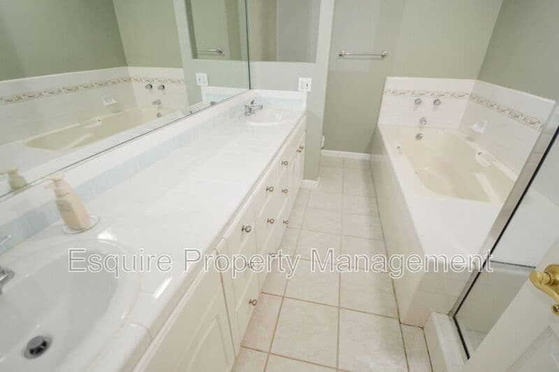 MOORPARK House: 10779 CITRUS DR