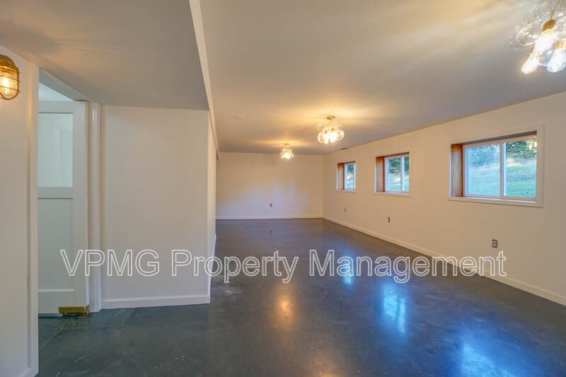 Ridgefield House: 139 N 19th Ct
