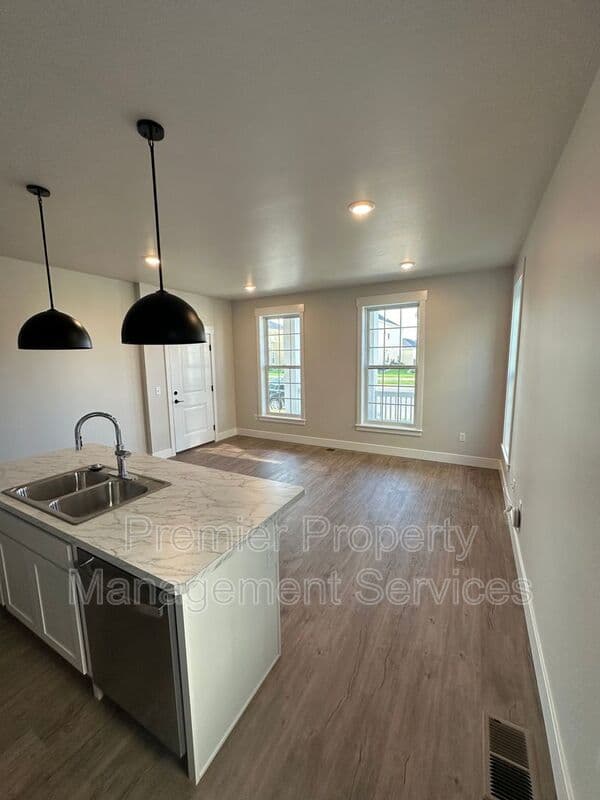 Billings Apartment: 6023 Elysian Road