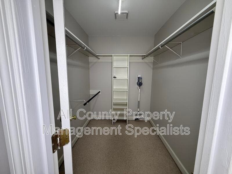 Camden House: 29 Benttree Ln