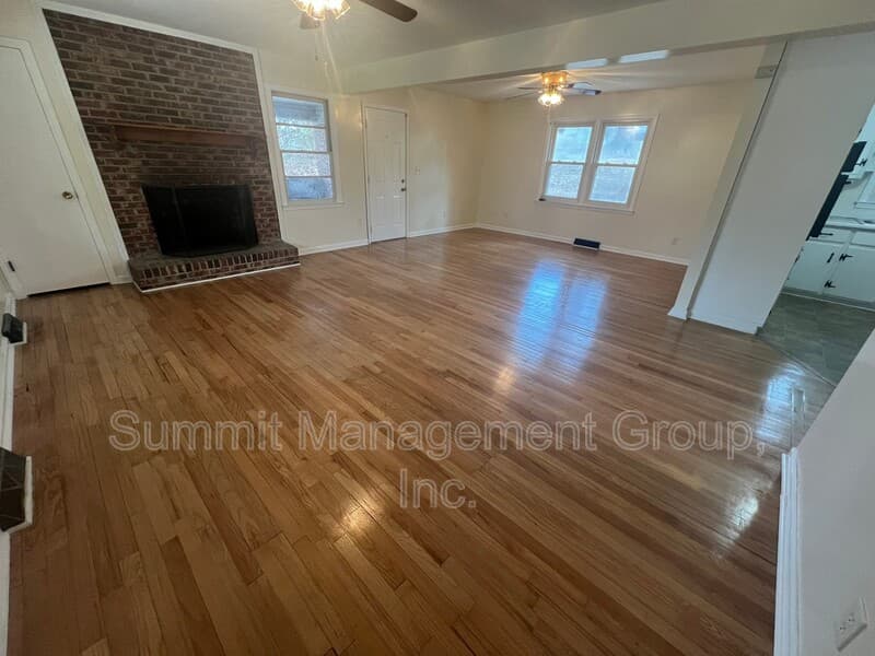 Covington House: 8293 Lakeview Drive Southwest
