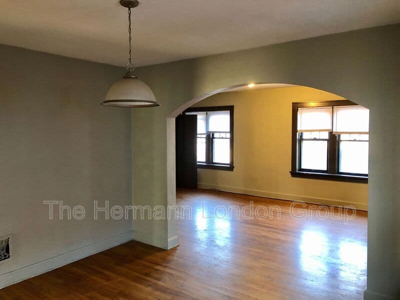 Saint Louis Condo: 924 Bates Street