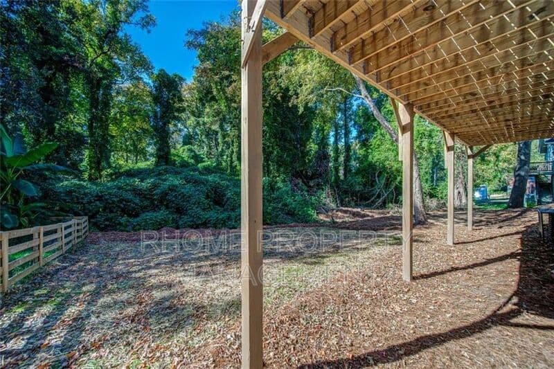 Atlanta House: 1058 White Oak Avenue