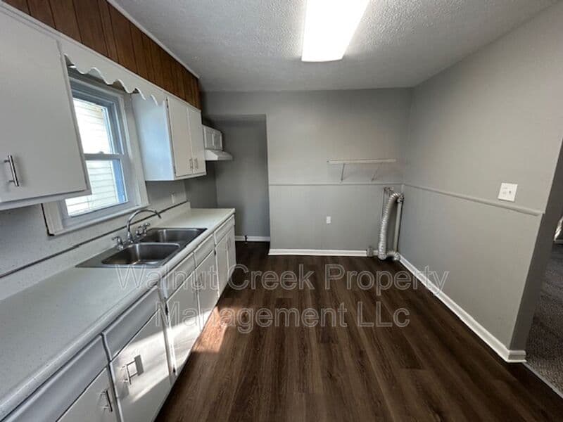 Lorain House: 939 W 22nd Street
