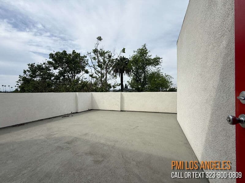 Los Angeles Condo: 1258 Leighton Avenue
