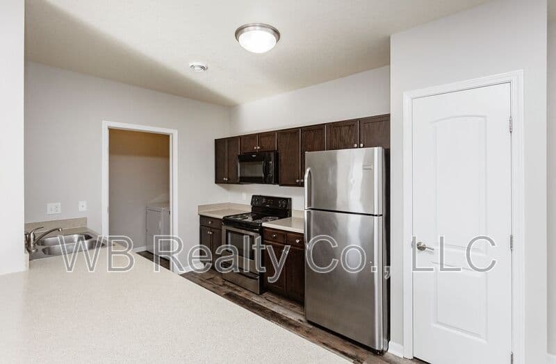 Grimes Condo: 1951 N James St