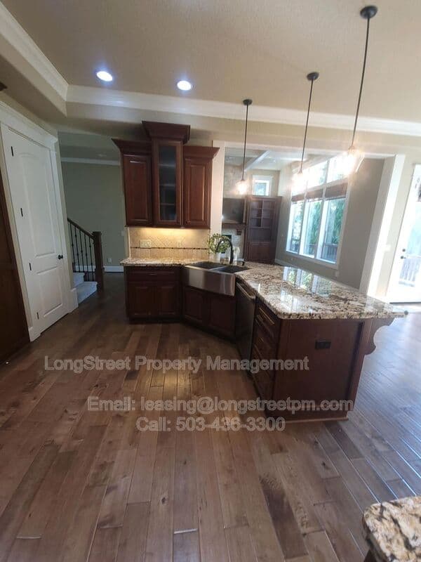 Portland House: 9739 NW Henry Ct