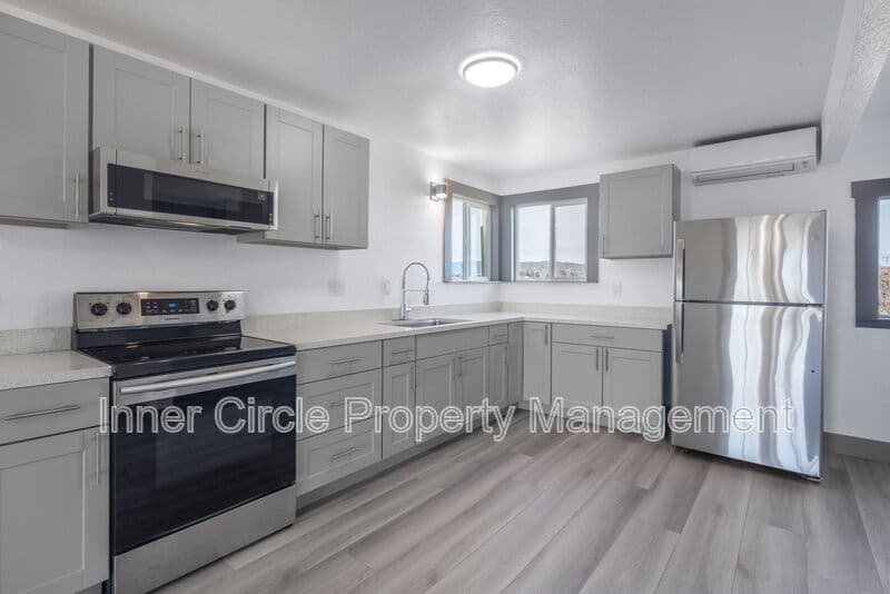 Brentwood House: 2750 Concord Avenue