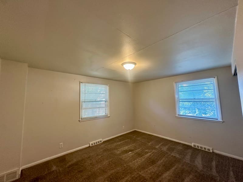Cedar Rapids House: 1555 Park Ave SE