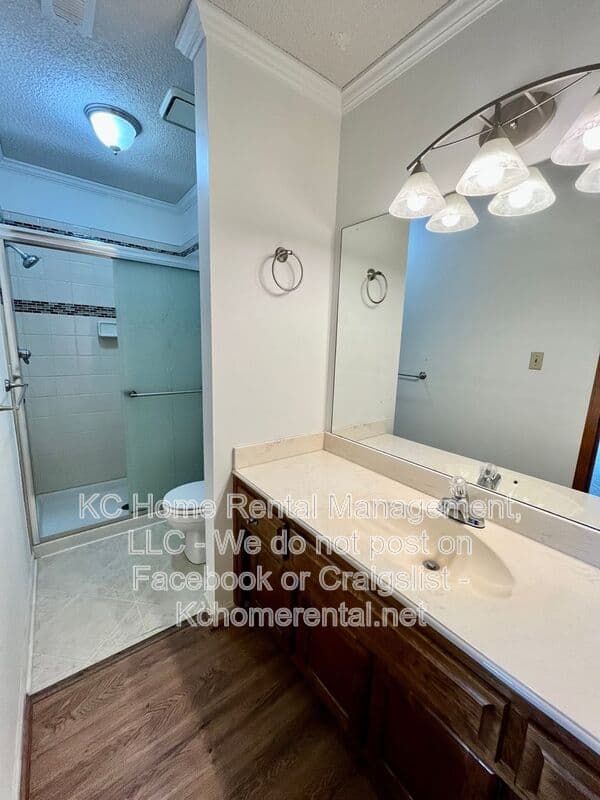 Shawnee House: 12027 W 58th Pl