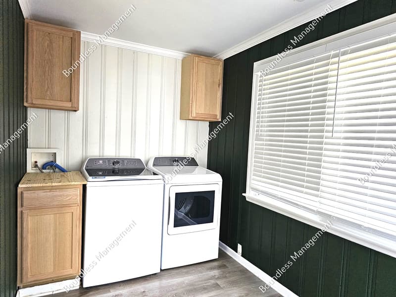 Decatur House: 561 Allendale Dr