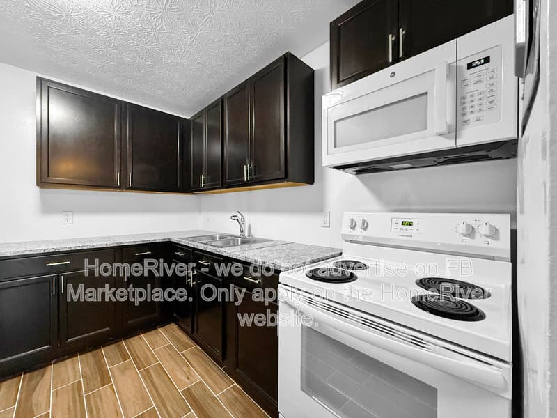 Jacksonville House: 5747 Antoinette Ln