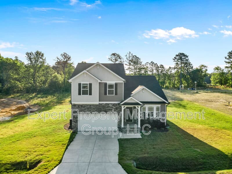 Four Oaks House: 482 Olivia Crossing Court
